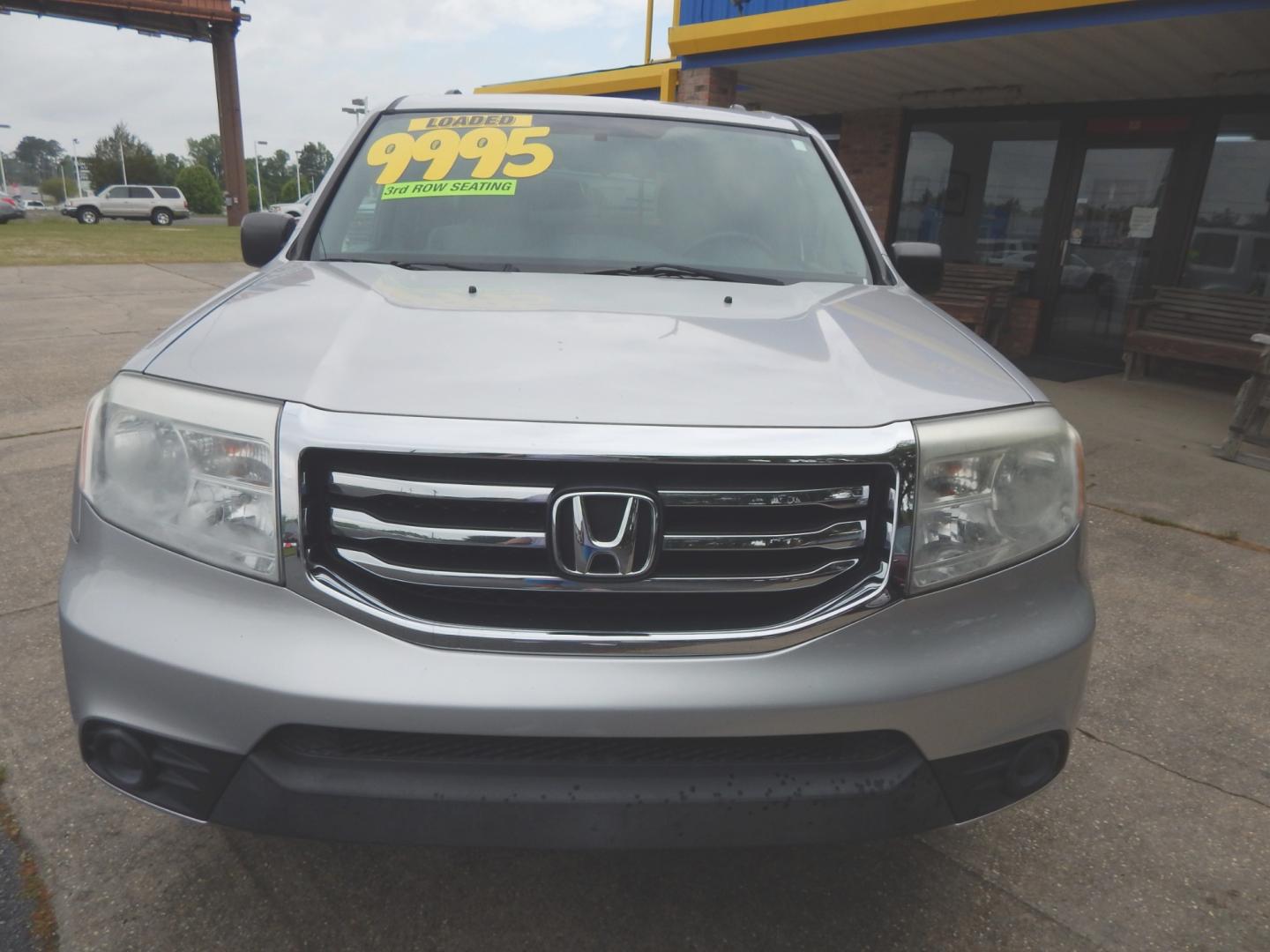 2013 Silver Metallic /Gray Honda Pilot LX (5FNYF3H29DB) with an 3.5L V6 engine, Automatic transmission, located at 3120 W Tennessee St, Tallahassee, FL, 32304-1002, (850) 575-6702, 30.458841, -84.349648 - Used Car Supermarket is proud to present you with this loaded immaculate 2013 Honda Pilot LX. Used Car Supermarket prides itself in offering you the finest pre-owned vehicle in Tallahassee. Used Car Supermarket has been locally family owned and operated for over 48 years. Our Pilot LX has been servi - Photo#2